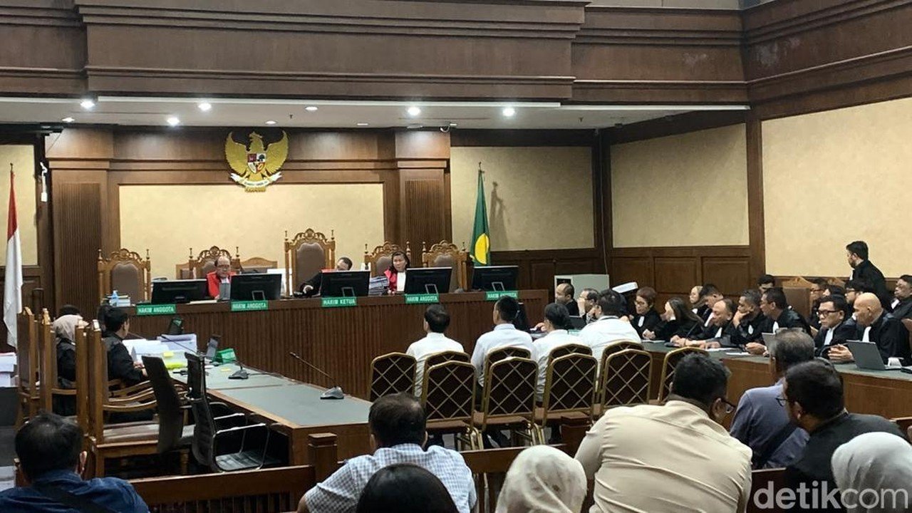 Delapan Tersangka Korupsi LPEI Rp 992 M Dituntut Hukuman Berat