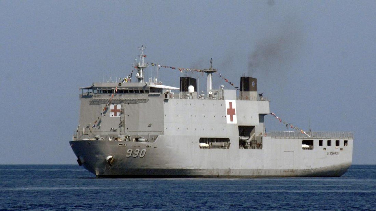 KRI dr Soeharso 990 Tiba di NTT, Siap Tampung 75 Pasien Korban Gempa