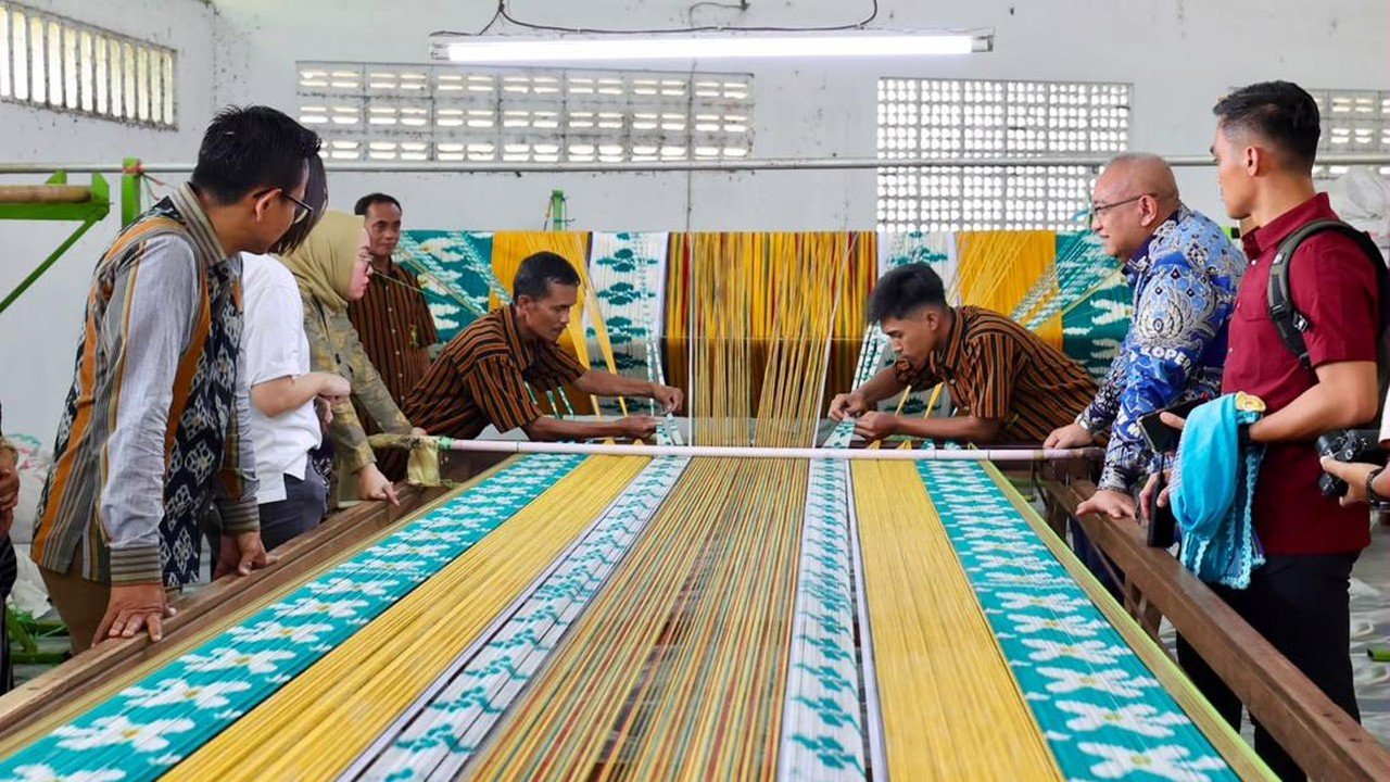 LPDB Koperasi Dorong Lurik Prasojo Klaten Tembus Pasar Global