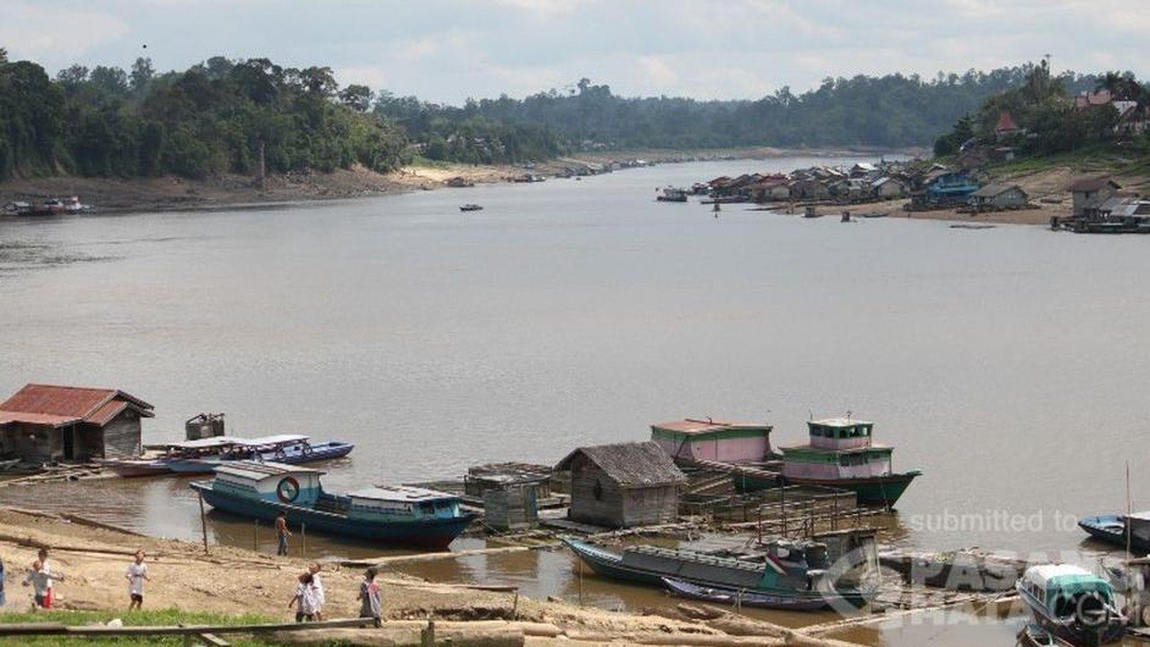 Musim Kemarau Ekstrem Buat Sungai Barito Mengering, Pemandangan Gurun Pasir Muncul