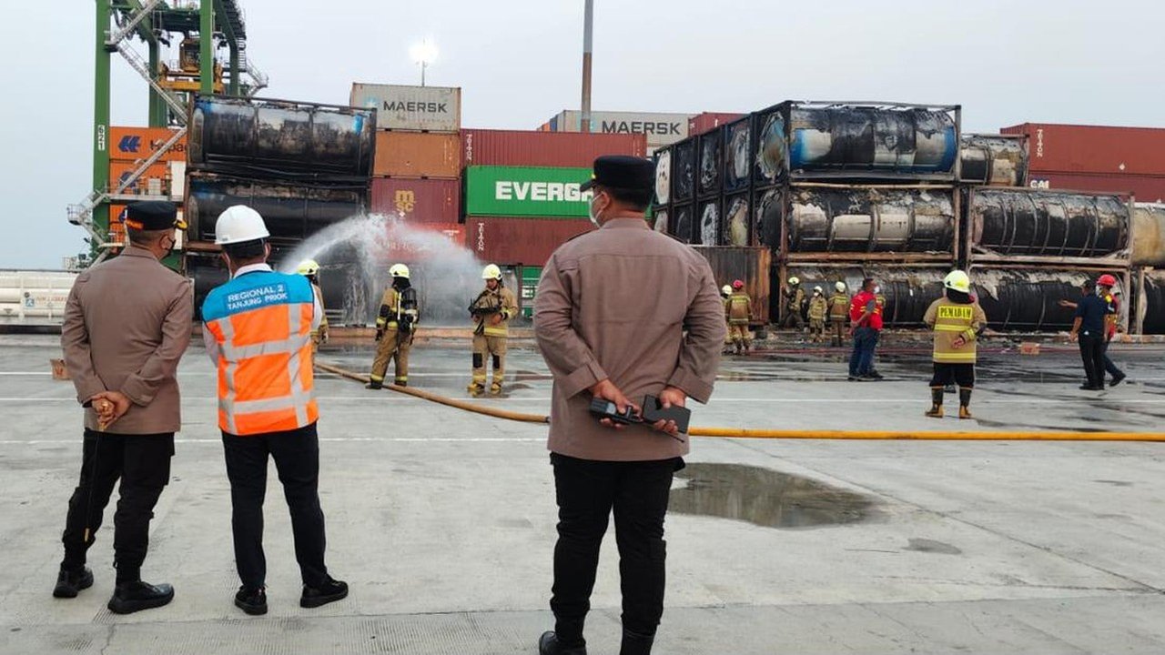 51 Tank Kontainer Terbakar di Priok, Diduga Akibat Muatan Minyak