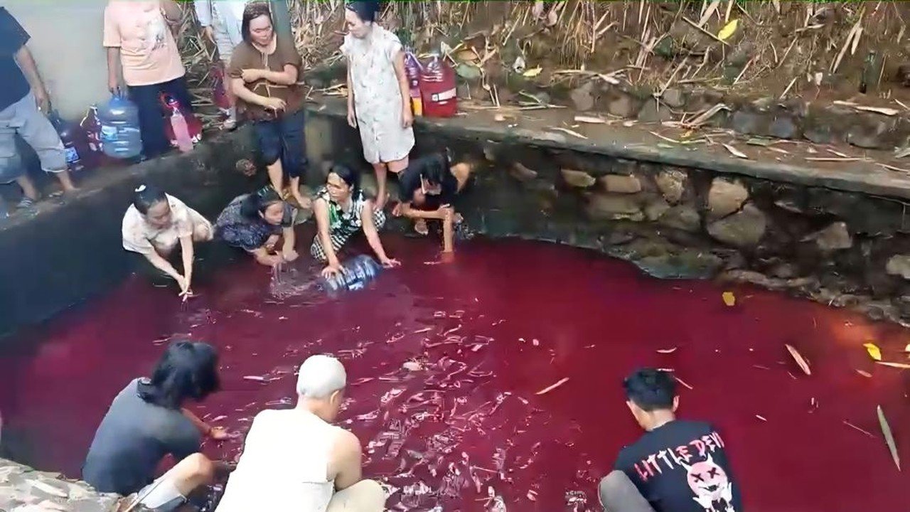 Air Kolam Berubah Merah di Gunung Sindur Diduga Akibat Pewarna Kain