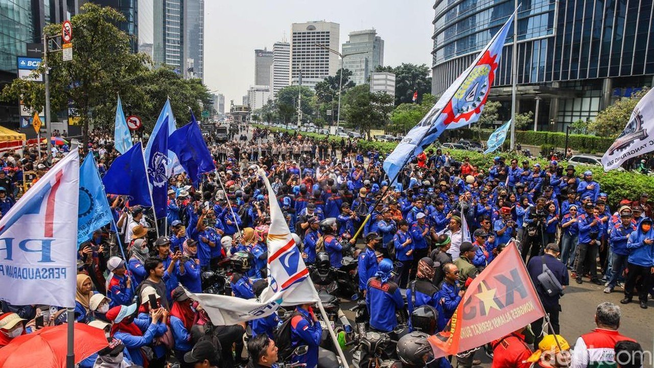 Aksi Buruh di Dukuh Atas Berjalan Tertib, Polda Metro Jaya Ucapkan Apresiasi