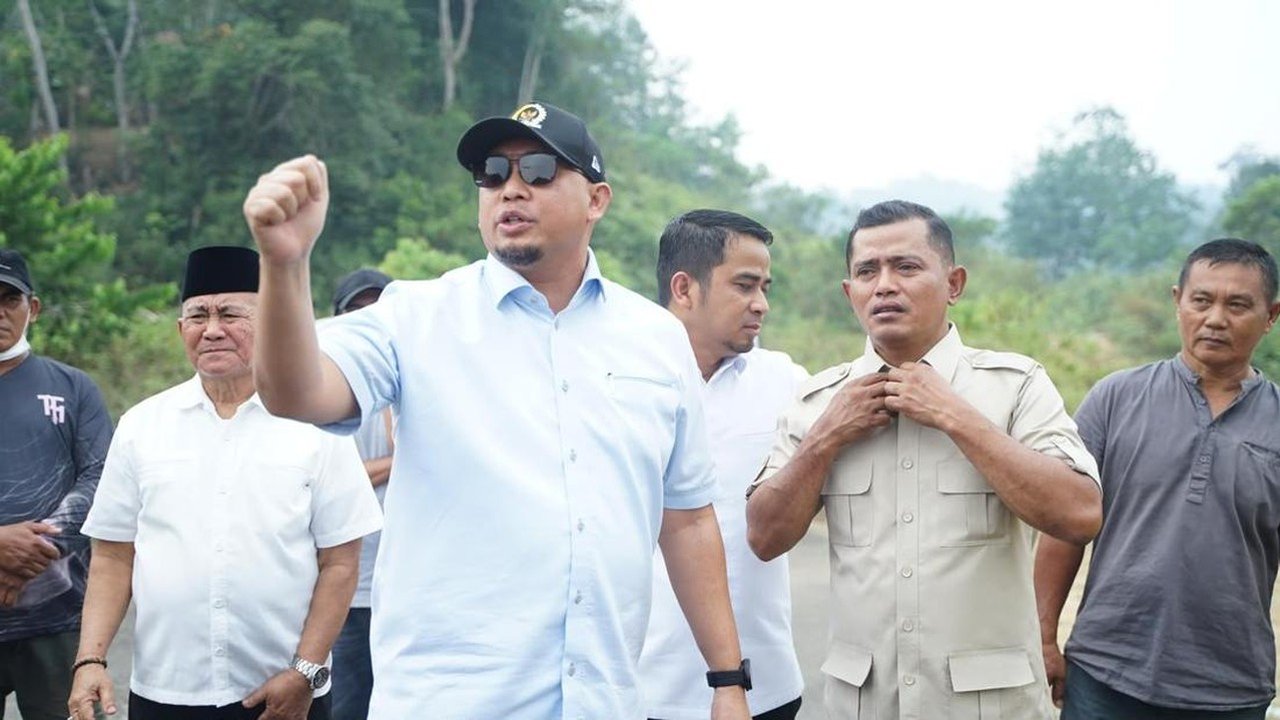 Andre Rosiade Kirim Bantuan Alat Berat untuk Penanganan Bencana Galodo di Solok