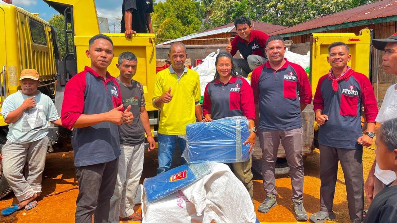Artha Graha Peduli Berikan Dukungan Pendidikan di Sekolah Darurat Pulau Longos