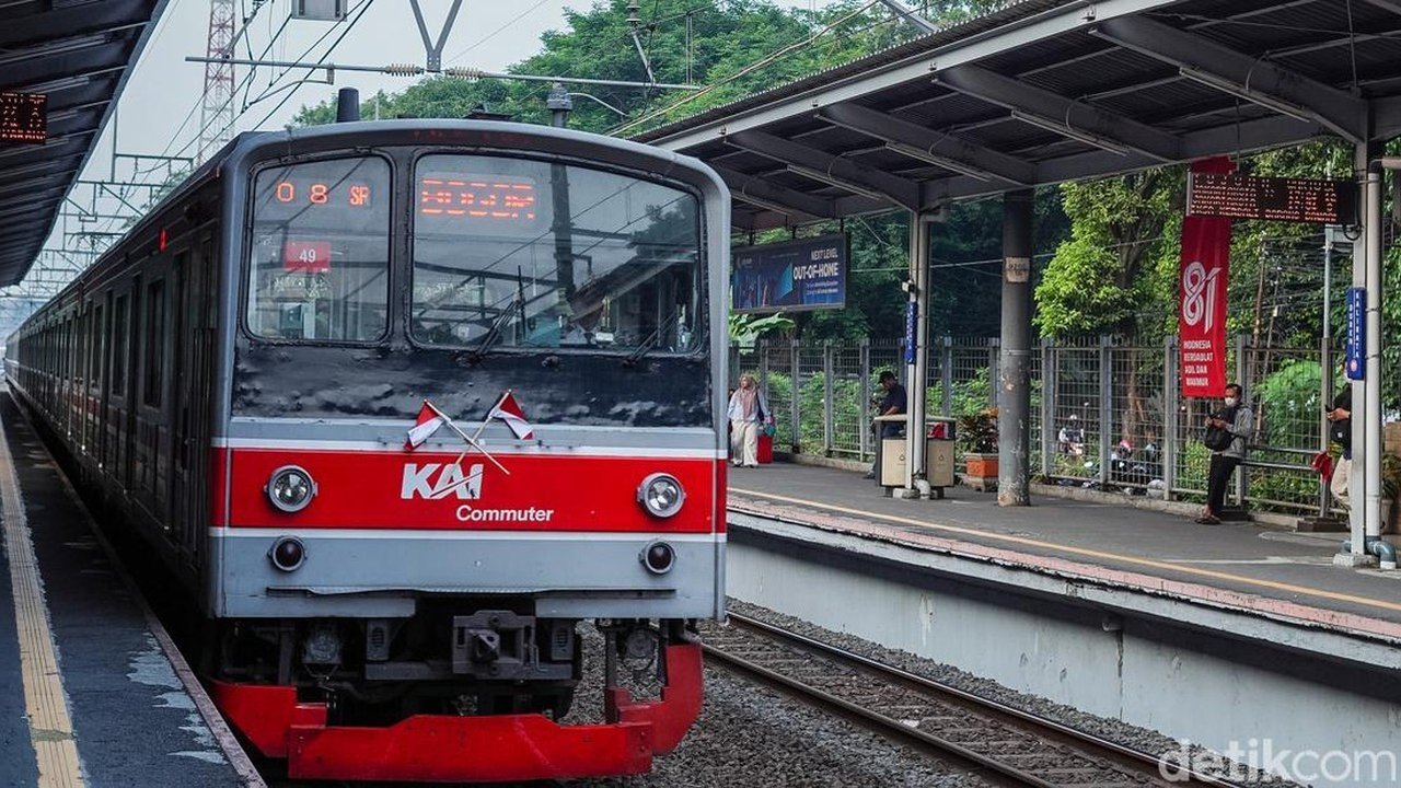 Asap Ponsel Bakar Picu Keterlambatan KRL di Stasiun Rawa Buntu