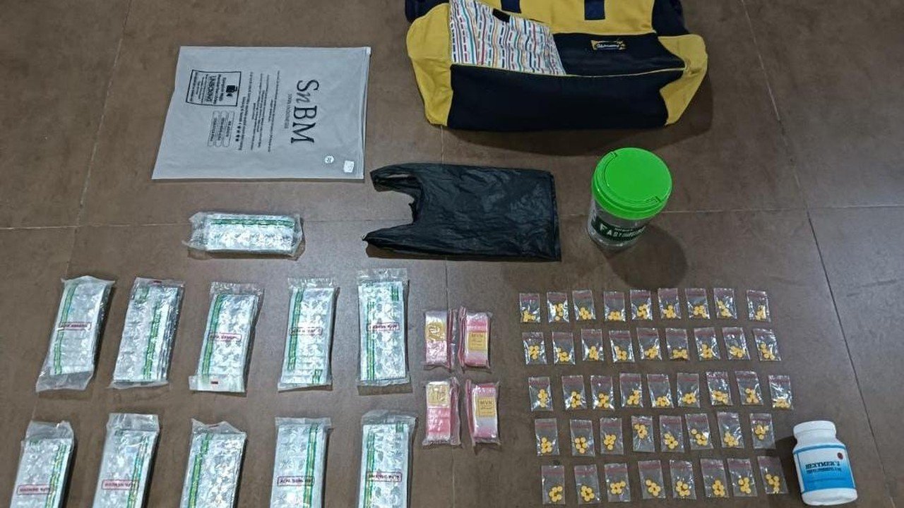 Bekasi Digerebek: 4 Pengedar Obat Ilegal Diringkus, Ribuan Pil Disita