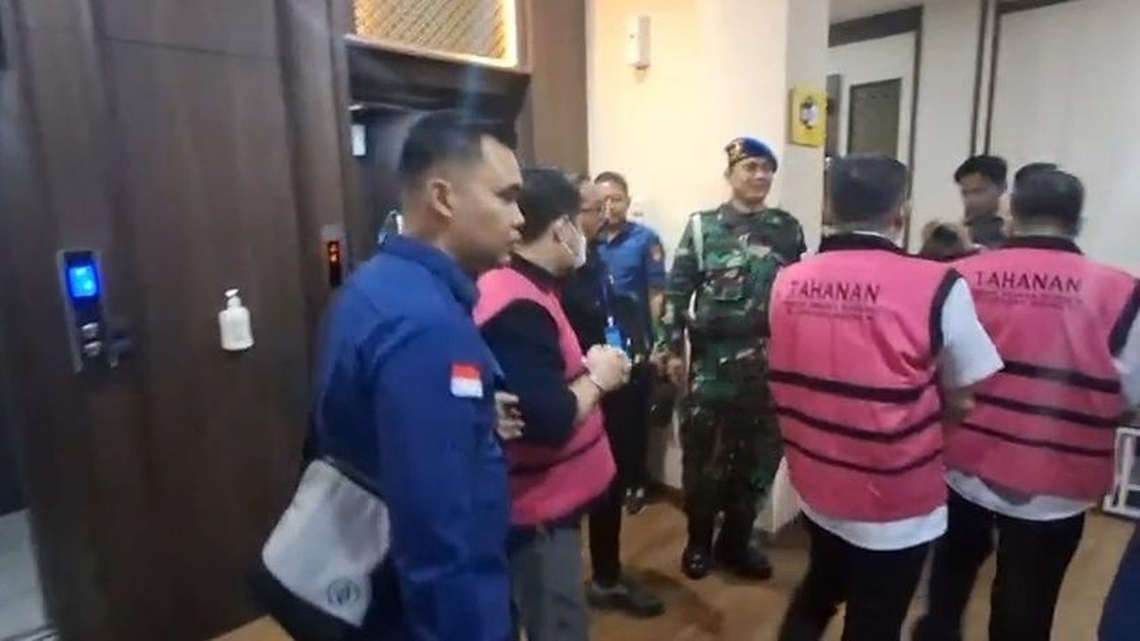 Bos Tambang Aseng dan 4 Tersangka Lain Dilimpahkan ke Kejari Jakarta Pusat