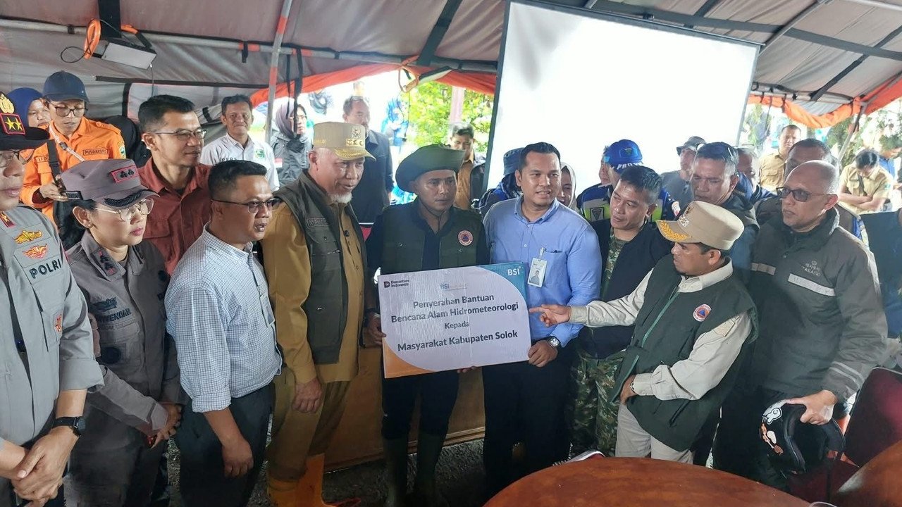 BSI Berikan Bantuan Sembako untuk Korban Banjir Bandang Solok