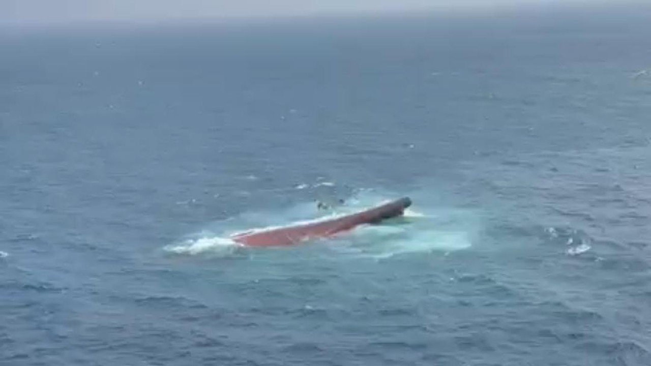 Cuaca Buruk Hambat Pencarian, KRI Canopus Dikerahkan Cari Korban KM Virgo di Bawah Laut