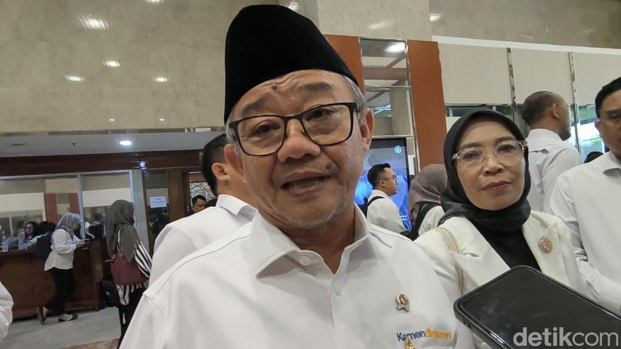 Dana BOS Diperluas untuk Gaji Guru Non-ASN, Ini Arahan Prabowo
