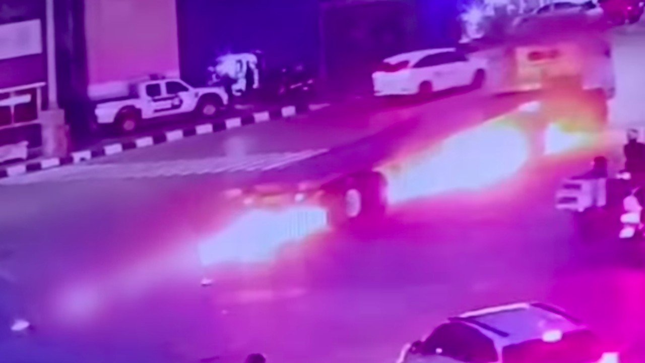 Detik-Detik Mengerikan: Motor Terobos Lampu Merah, Tabrakan Maut dengan Truk Trailer di Tanjung Priok