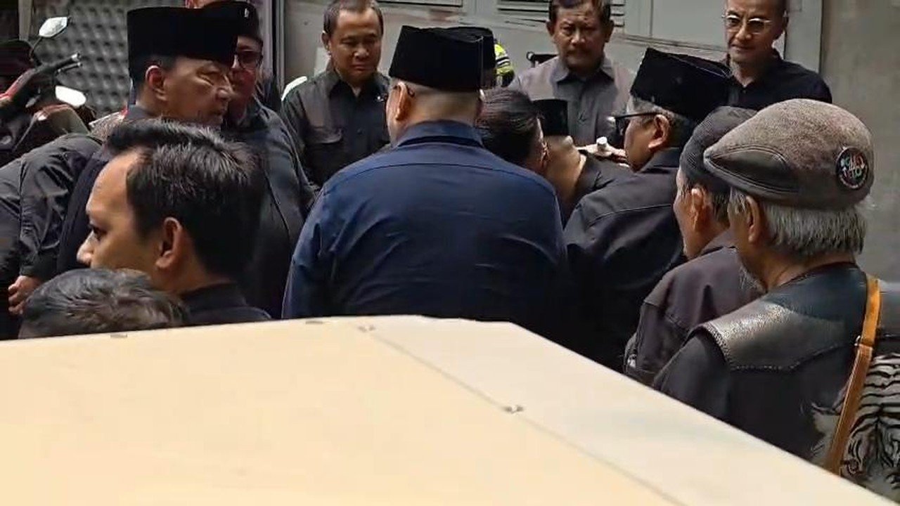Didit Prabowo Sampaikan Duka Cita di Rumah Duka Guruh Soekarnoputra