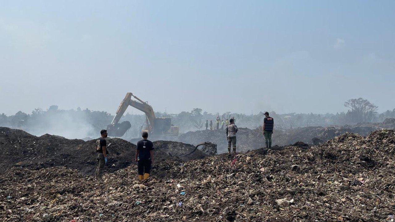 Drone Termal Bantu Pemkab Bogor Padamkan Api di TPA Galuga