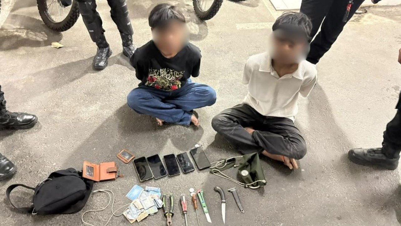 Dua Terduga Begal Diringkus di Jakarta Timur, Pisau dan Ponsel Disita