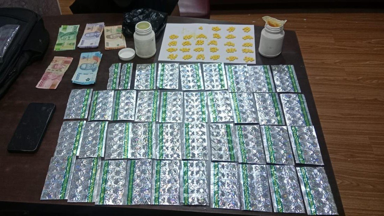 Empat Pengedar Obat Ilegal Berkedok Toko Kosmetik Dibekuk di Jakarta Utara