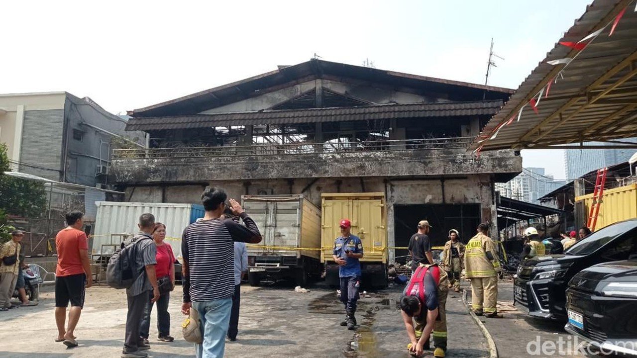 Gudang di Jaksel Terbakar 6 Jam Akibat Radio Komunikasi, Kerugian Capai Rp 1 Miliar