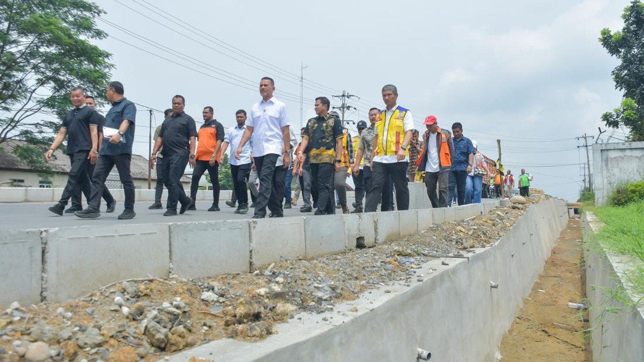Ijeck Tinjau Langsung Pembangunan Jalan Nasional, Tekankan Pemerataan Infrastruktur