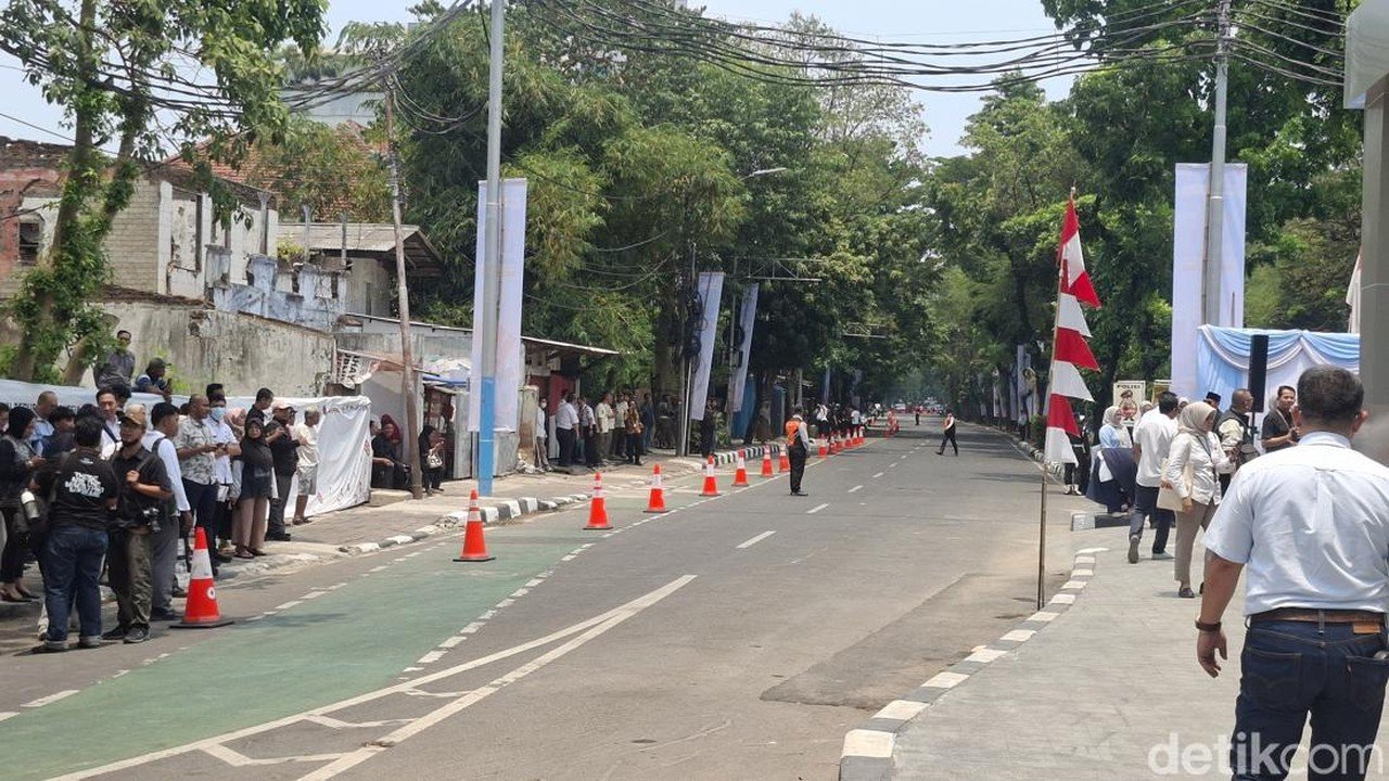 Jalan Menuju Stasiun LRT Manggarai Ditutup Jelang Peresmian, Prabowo Dijadwalkan Hadir
