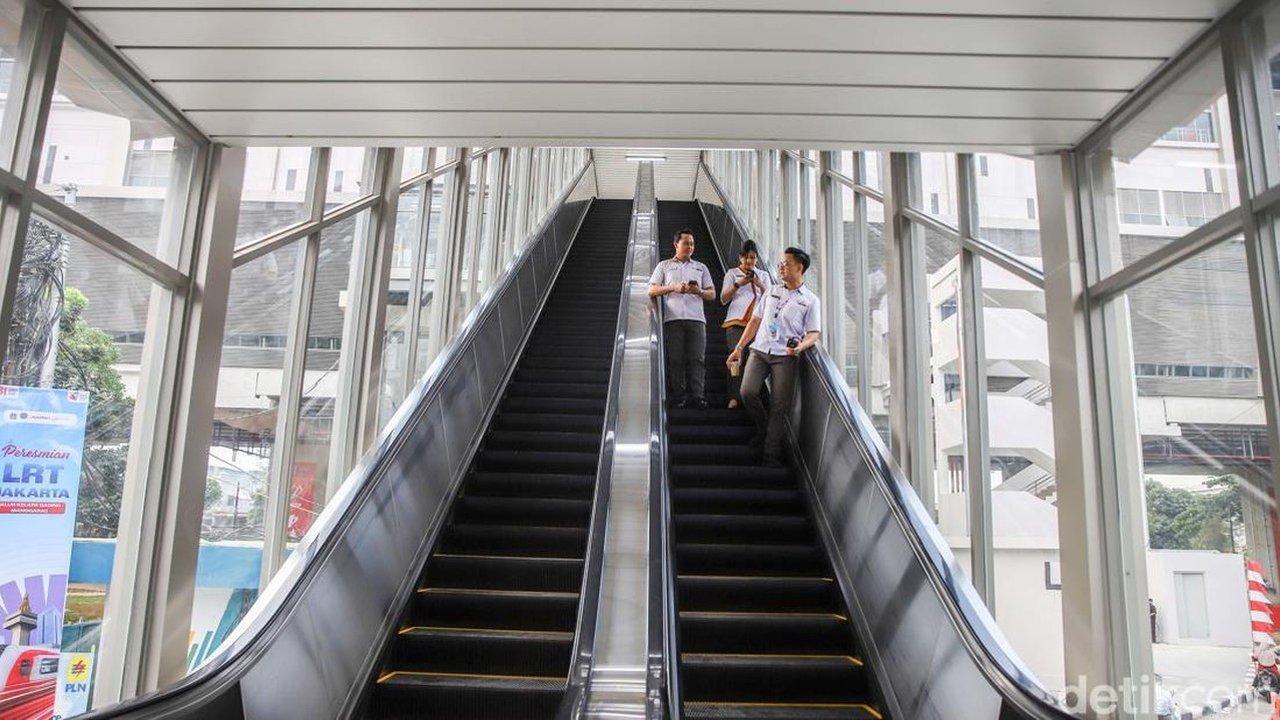 Jejak Waktu 4 Menit ke Peron LRT Manggarai: Eskalator, Tangga, dan Lift