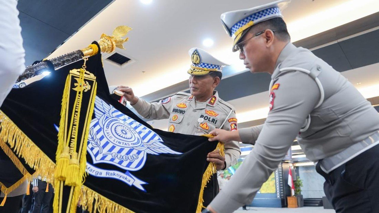 Kakorlantas Polri Pimpin Ritual Pencucian Pataka Jelang HUT ke-71 Lalu Lintas Bhayangkara