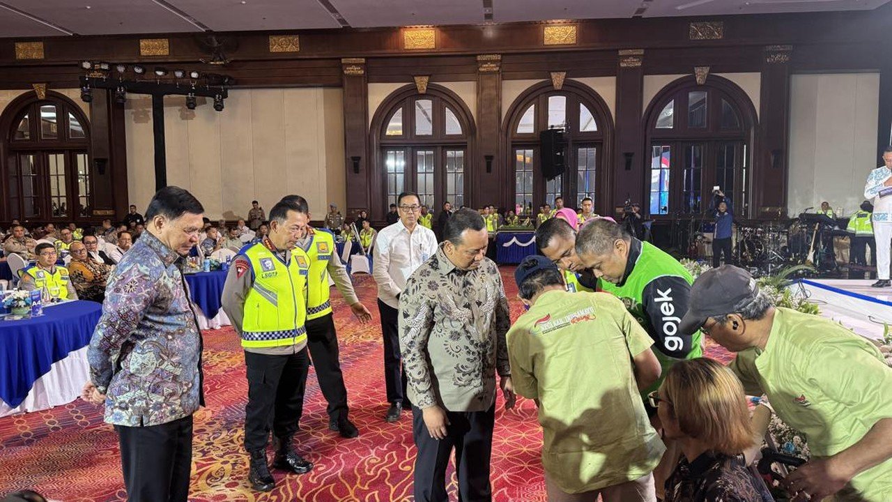 Kapolri Beri Apresiasi Anggota Polri Gugur dan Pengemudi Ojek Online di HUT Lalu Lintas
