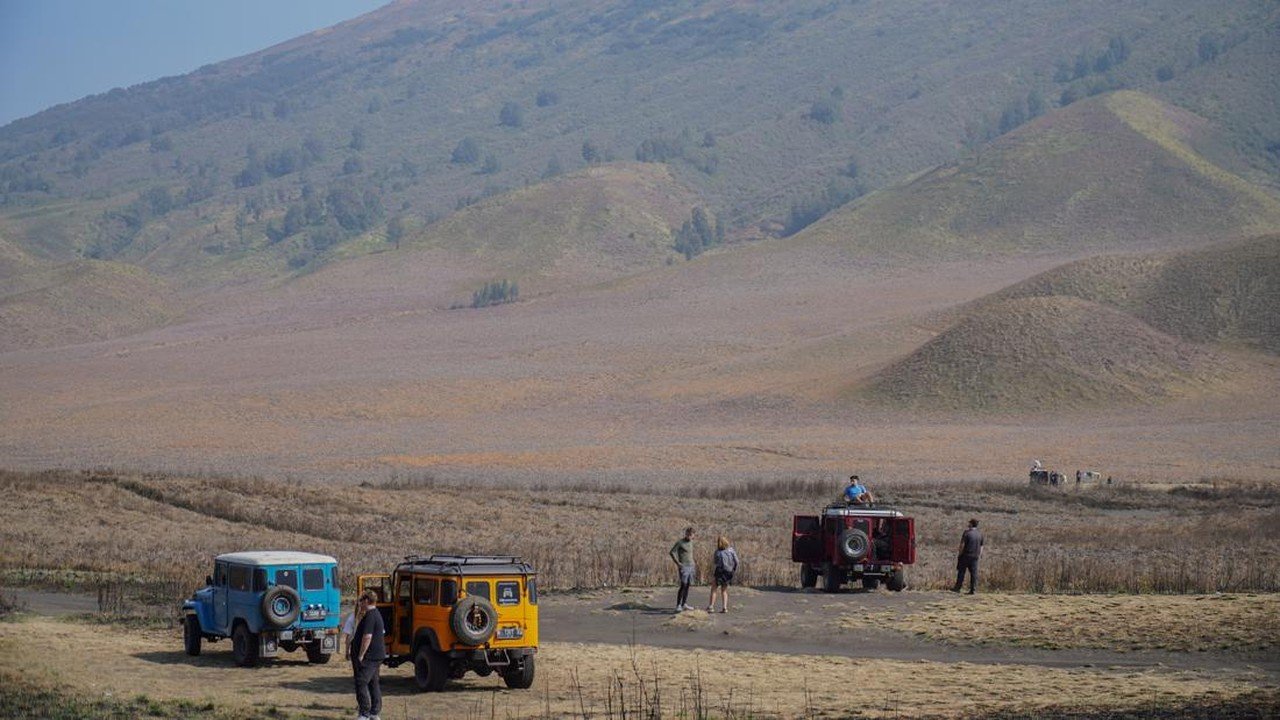 Kebakaran Meluas, Aktivitas Wisata Gunung Bromo Dihentikan Sementara