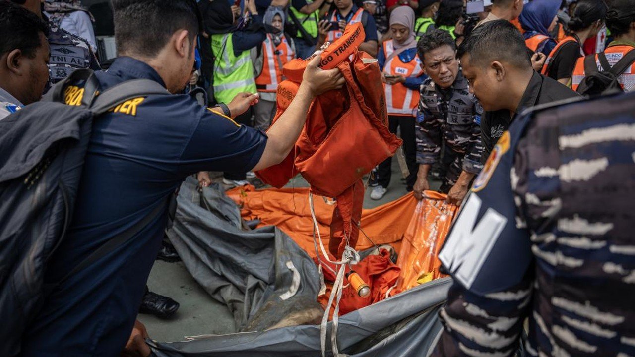 Keluarga Korban Kapal Virgo Terus Berdoa dan Berharap Keajaiban