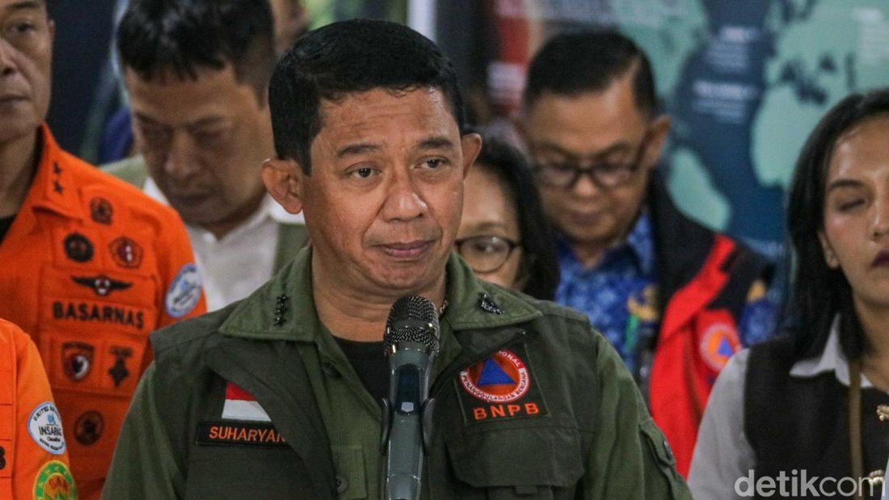 Kepala BNPB Klarifikasi Pernyataan 'Hidup Normal' di Tengah Kabut Asap Karhutla