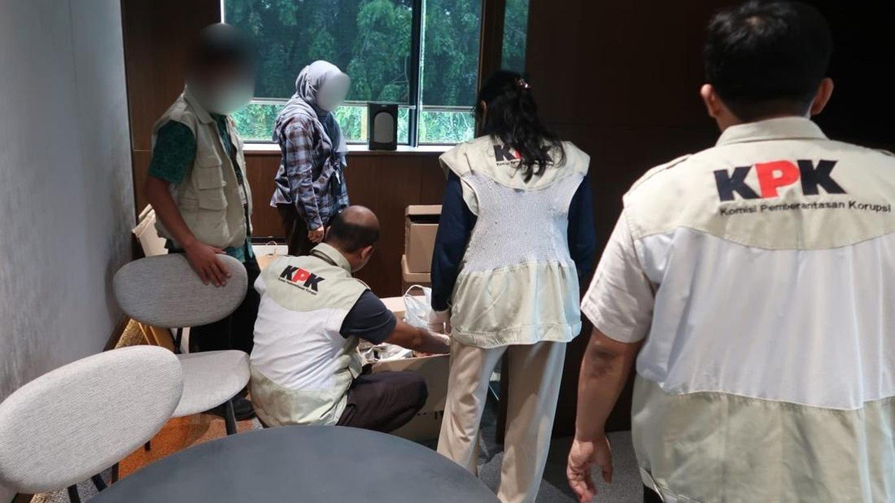 KPK Geledah Rumah Dirjen ATR Lampri Terkait Suap Hak Guna Bangunan Summarecon