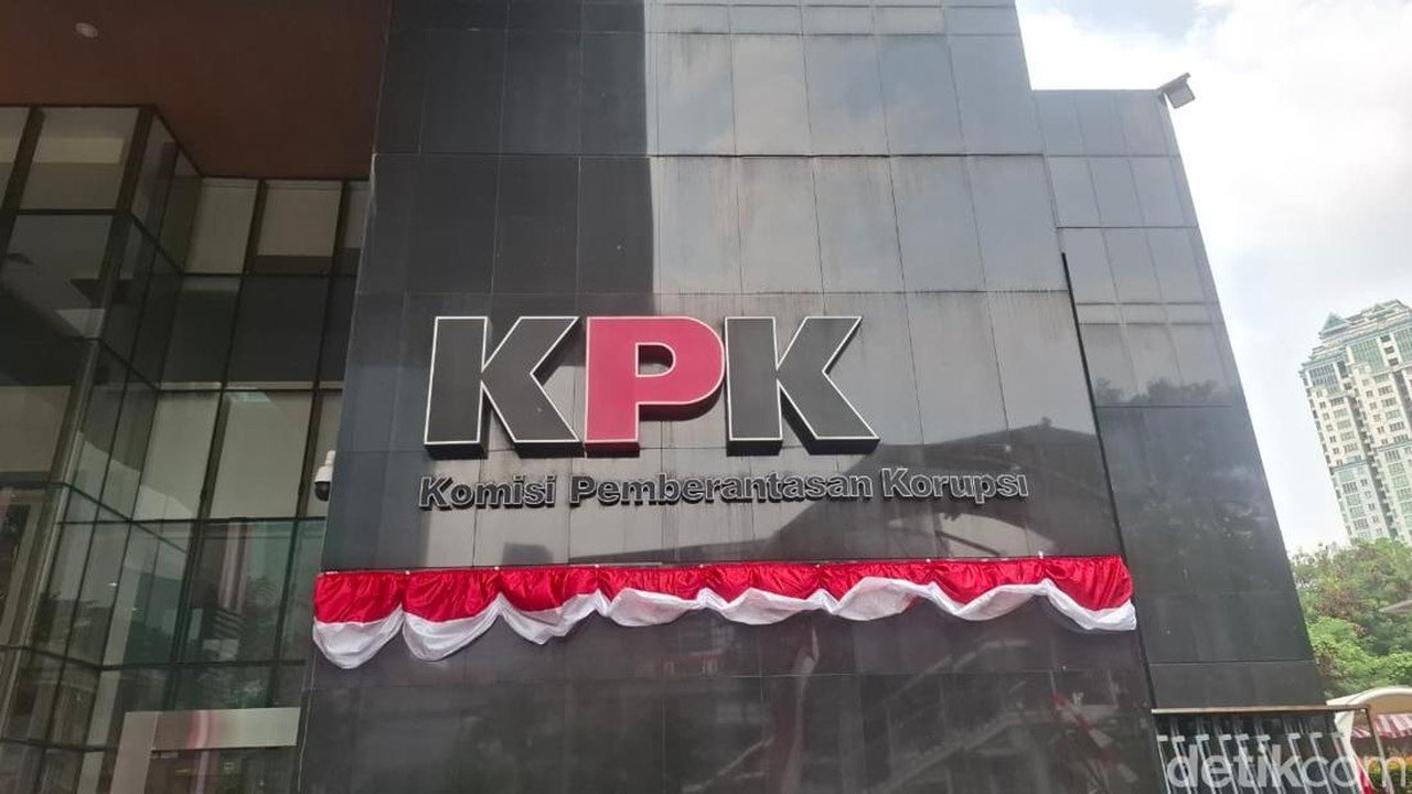 KPK Temukan Bukti Chat Aliran Dana Suap Usai Geledah Rumah Dirjen ATR/BPN