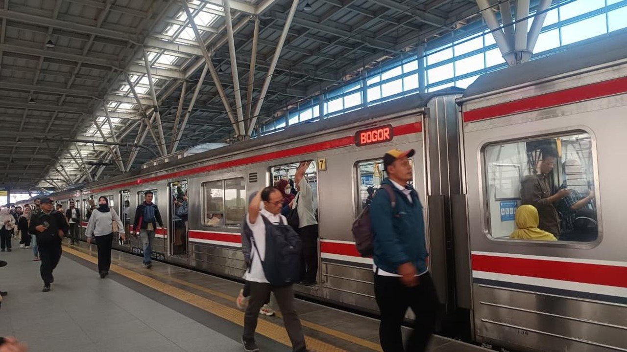 KRL Jalur Priok Dialihkan ke Bogor, Penumpang Harap KRL INKA Segera Beroperasi
