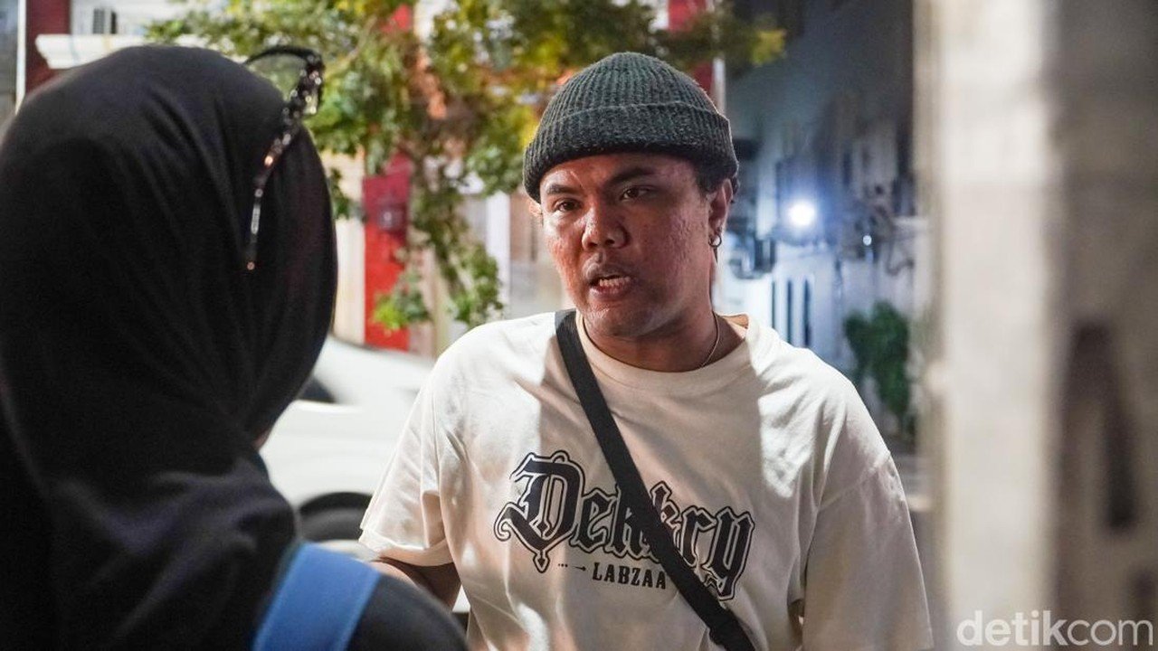 Kucing Berkostum di Tunjungan Surabaya Jadi Sorotan, Pemilik Buka Suara