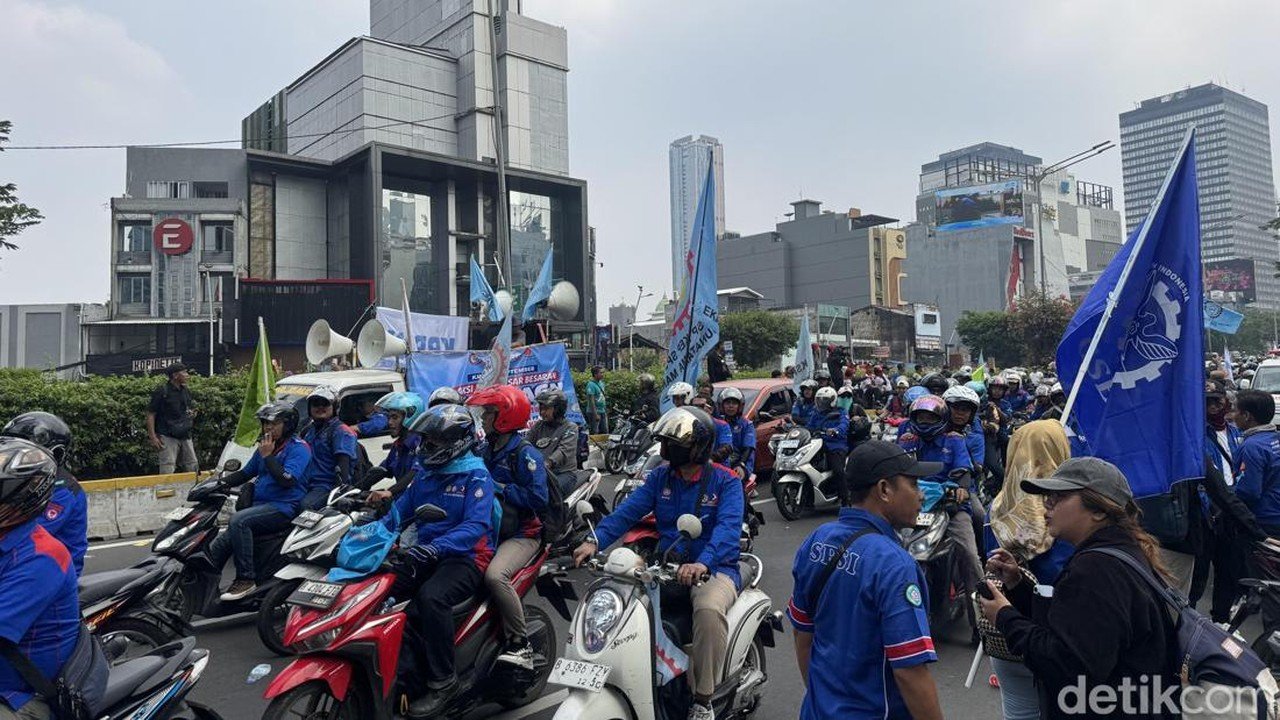 Lalu Lintas Sudirman Normal Kembali Setelah Aksi Buruh, Polisi Buka Jalur Flyover Ladokgi Secara Situasional