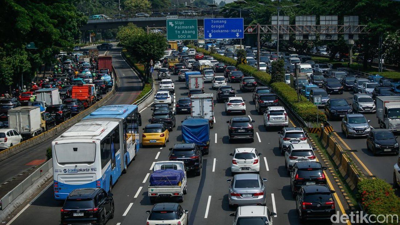 Lalu Lintas Tol Arah Jakarta Pagi Ini Padat di Sejumlah Titik