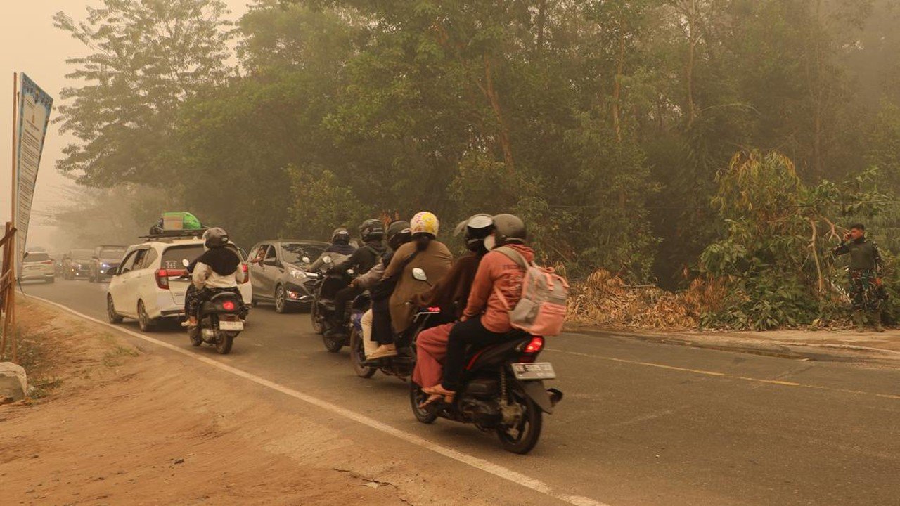 Langit Kalimantan Tengah Berubah Oranye Akibat Asap Karhutla Pekat