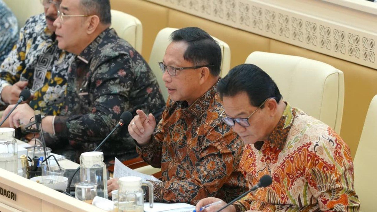 Mendagri Paparkan Capaian Kinerja Kemendagri Hingga September 2026 di Depan Komisi II DPR