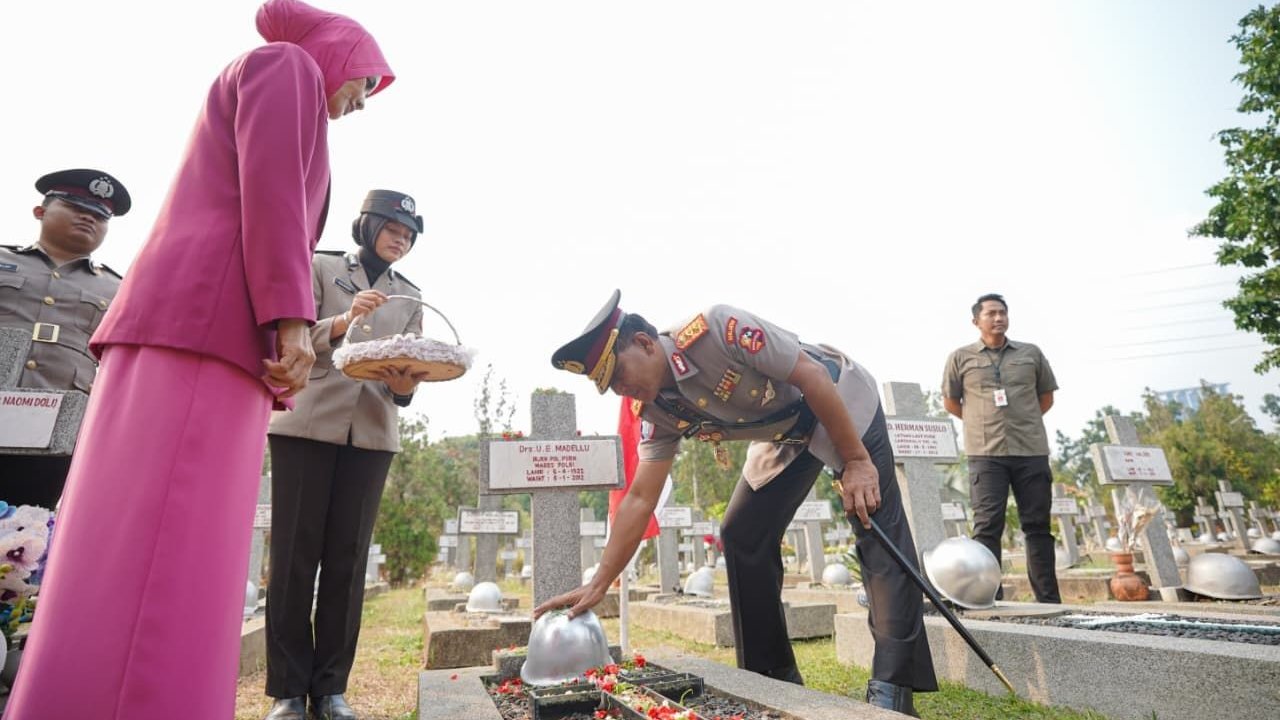 Menjelang HUT ke-71, Korlantas Polri Ziarah ke TMP Kalibata