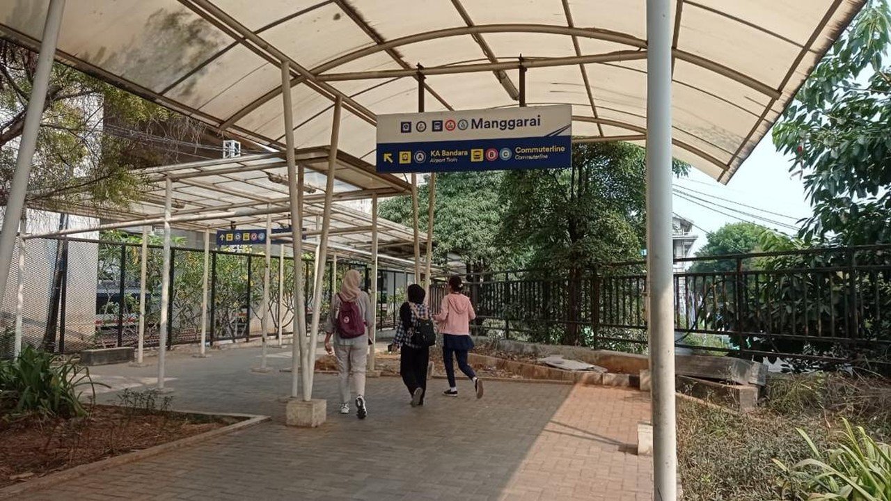 Panduan Akses Stasiun KRL Manggarai dari Stasiun LRT: Jembatan Penghubung Masih Dibangun
