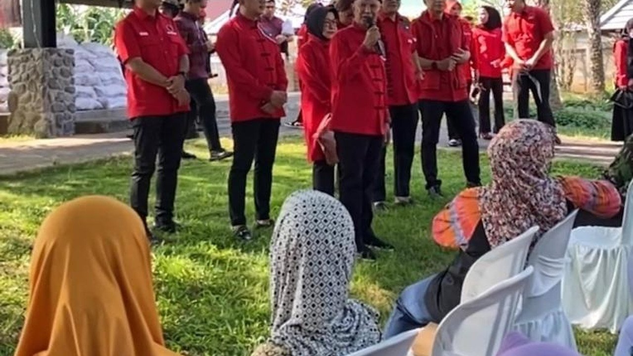 PDIP Jatim Tebar 2.000 Paket Sembako di Banyuwangi dalam Rangka Soekarno Run BWX 2026