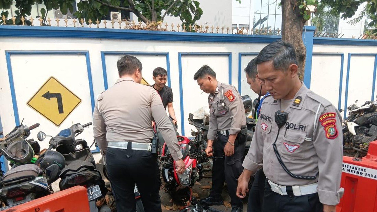 Pelajar Tabrak Pengendara yang Putar Balik di Plaza Senayan