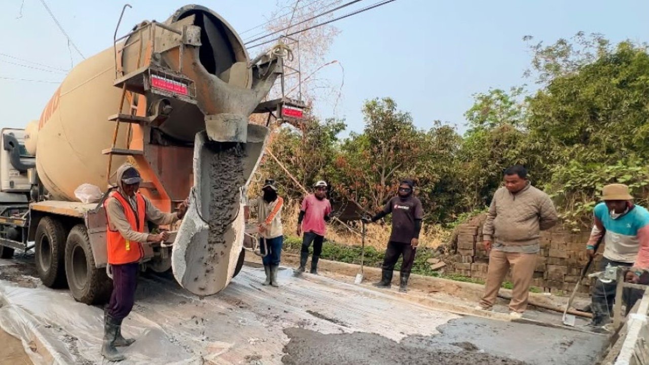 Pemkab Pasuruan Percepat Perbaikan Jalan Kedungbanteng-Wonokerto