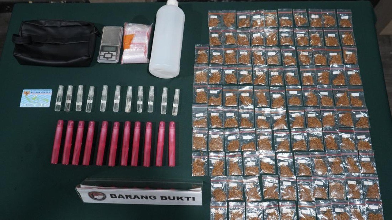 Pengedar Tembakau Sintetis Remaja Dibekuk di Depok, Ratusan Gram Barang Bukti Disita