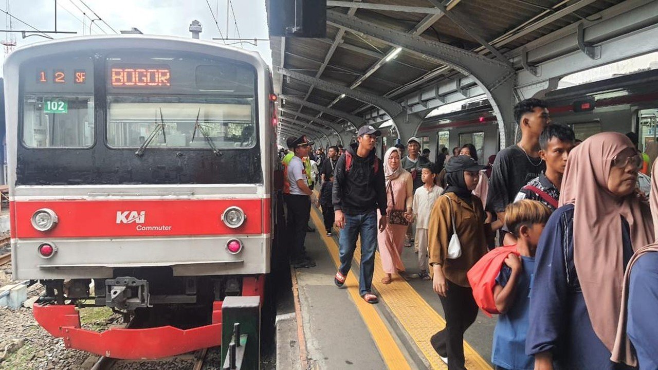 Penumpang Diduga BAB di KRL, KCI Tegaskan Akan Tindak Tegas