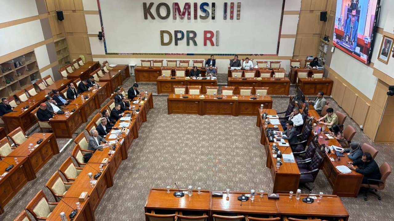 Perampasan Aset Harus Berbasis Bukti Kuat, Erry Riyana Ingatkan DPR