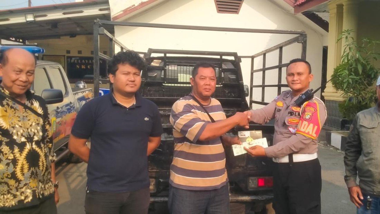 Pikap Hilang di Bekasi Ditemukan di Pinggir Jalan Karawang