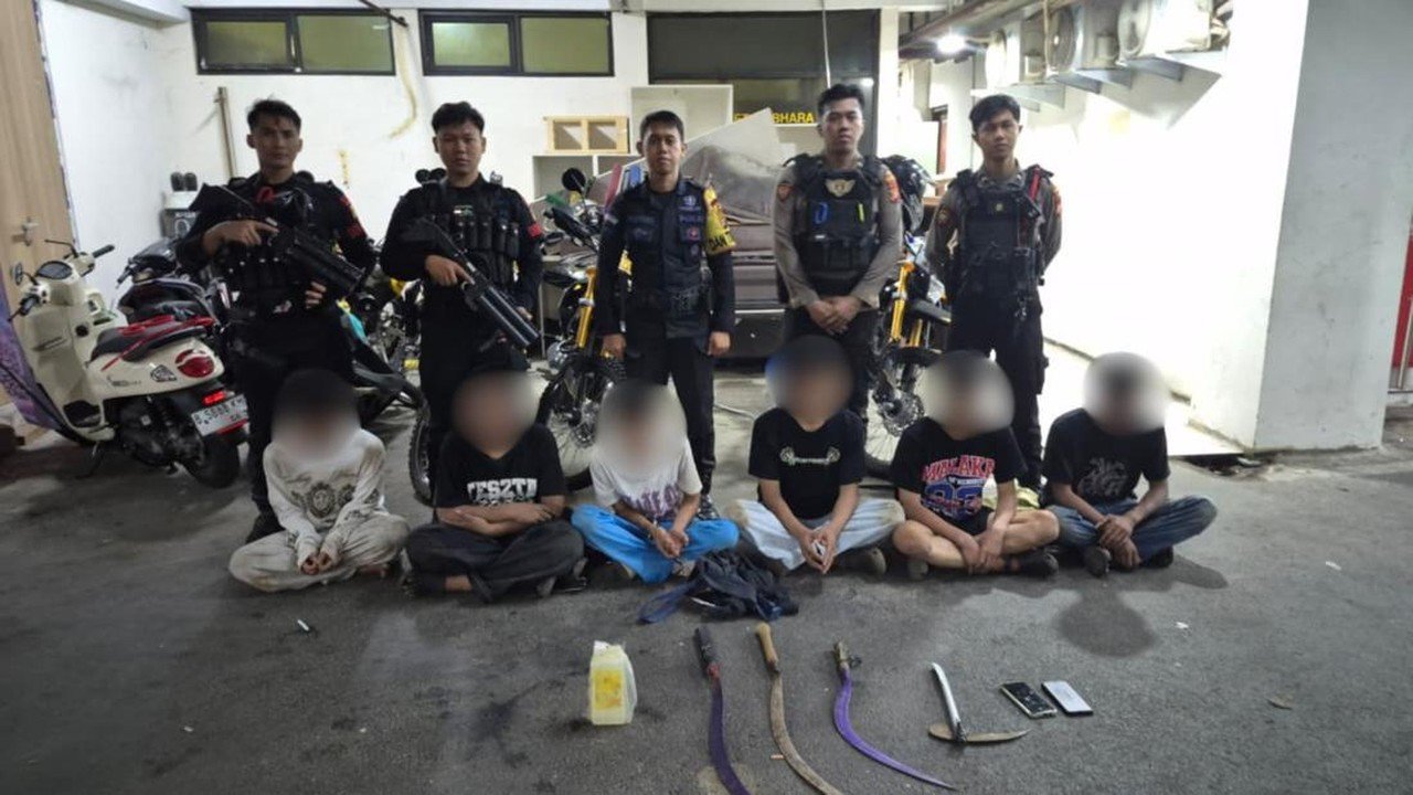 Polisi Amankan Enam Pemuda dan Sita Senjata Tajam di Duren Sawit