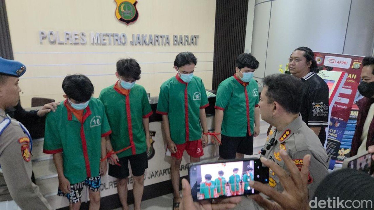 Polisi Ungkap Produksi Tembakau Sintetis di Tangsel, Empat Tersangka Diringkus