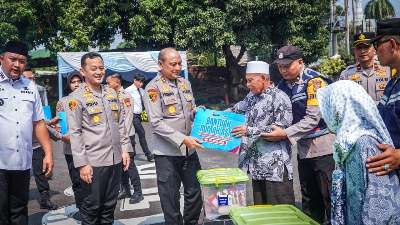 Polres Bogor Lanjutkan Program Bedah Rumah, Tujuh Warga Terima Bantuan Tahap 3