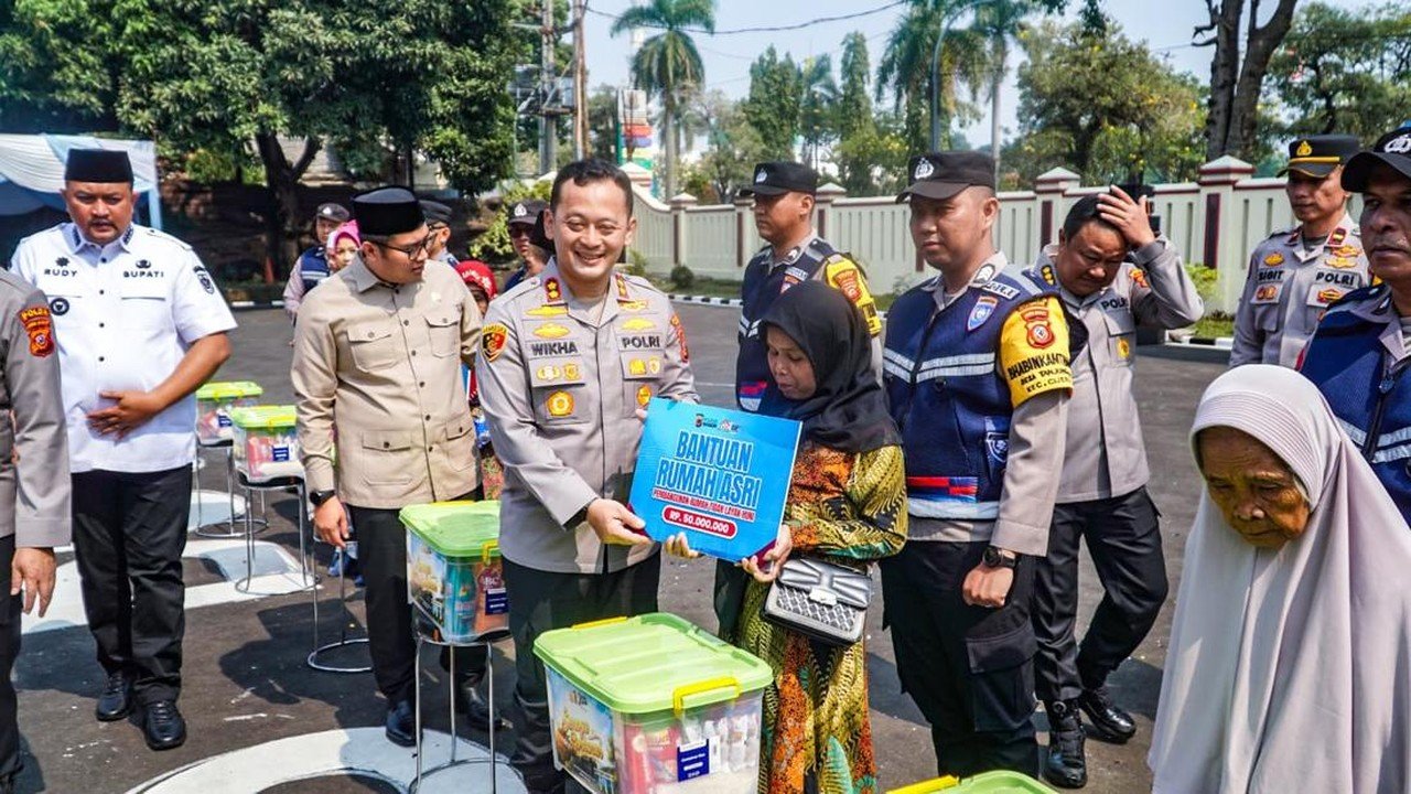 Polres Bogor Serahkan Bantuan Perbaikan Rumah Tahap Tiga untuk Tujuh Warga